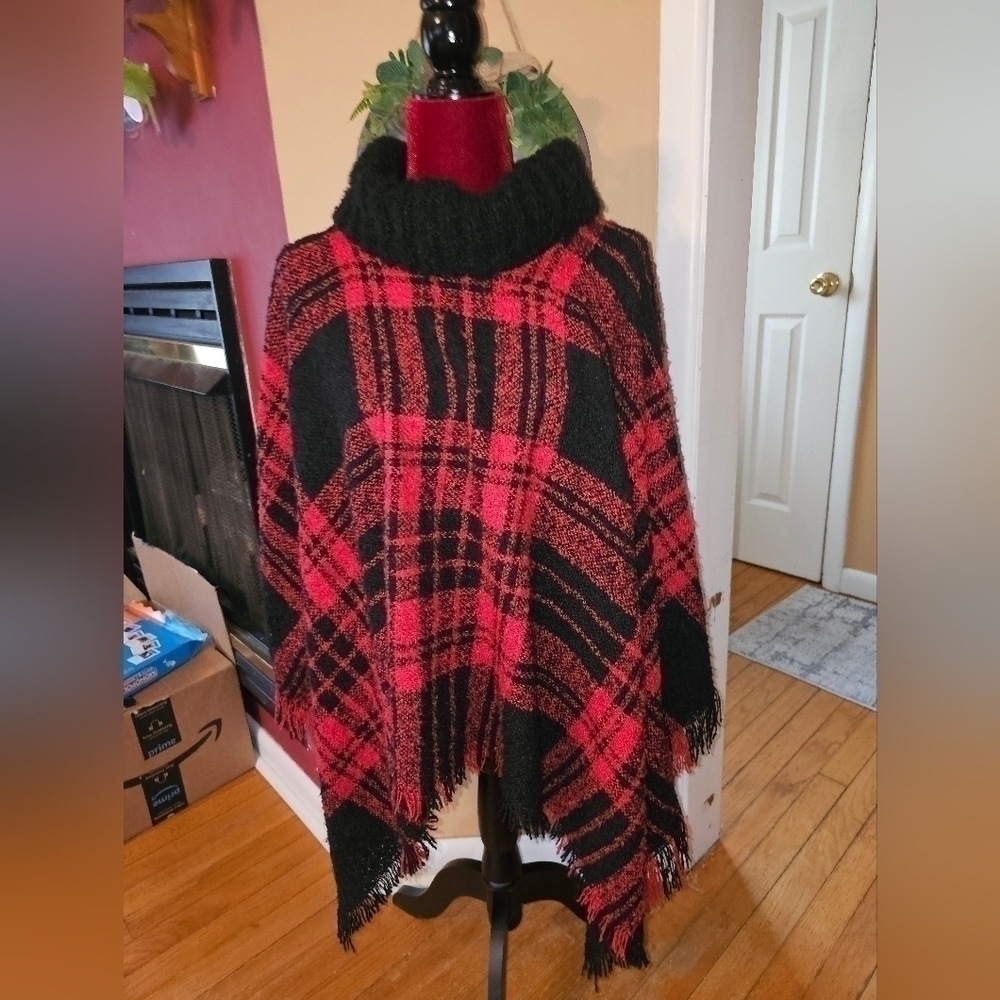 Steve Madden Plaid Polyester  Poncho with Fringe. "K"